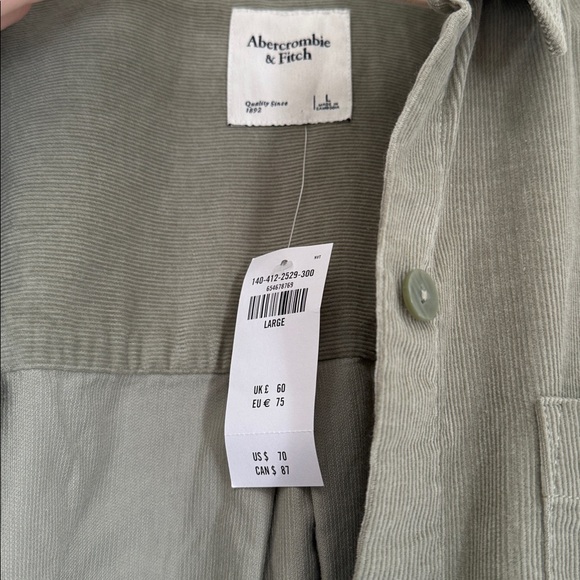 NWT Oversized Button-Up - Picture 4 of 4